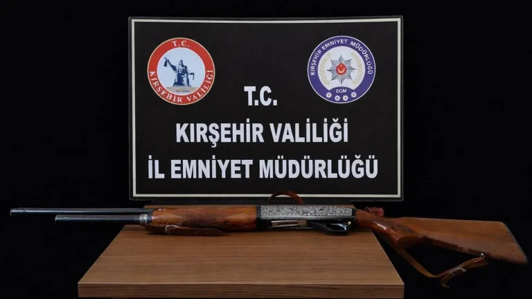 Kırşehir Merkez’de Gerçekleştirilen Uygulamada Ruhsatsız Silahlar Ele Geçirildi