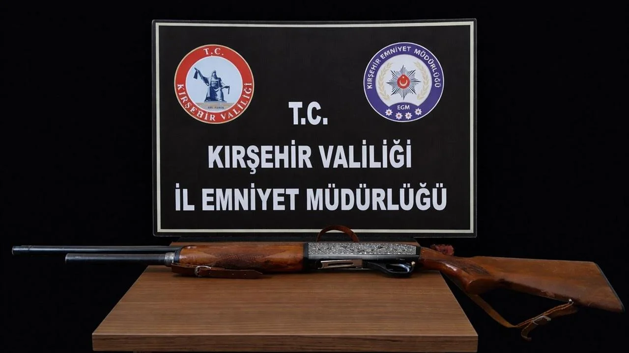 Kırşehir Merkez’de Gerçekleştirilen Uygulamada Ruhsatsız Silahlar Ele Geçirildi
