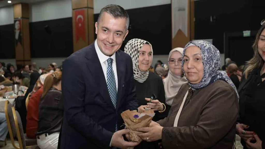 Esenyurt’ta Anneler Günü Programında Kadın Doğum ve Çocuk Hastanesi Müjdesi Verildi