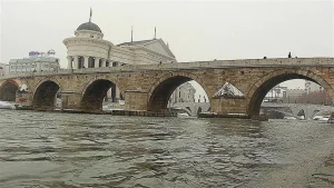 Esenler Belediyesi, Üsküp’teki Taş Köprü’nün aydınlatma projesi için çalışmalarını başlattı.